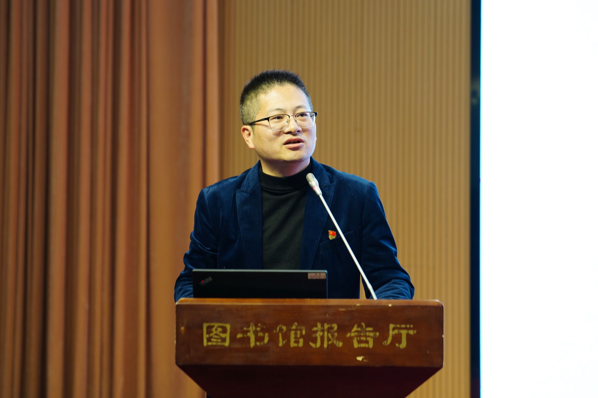 奥运冠军钟天使携手上海体育宣讲团走进尊龙凯时-尊龙凯时
