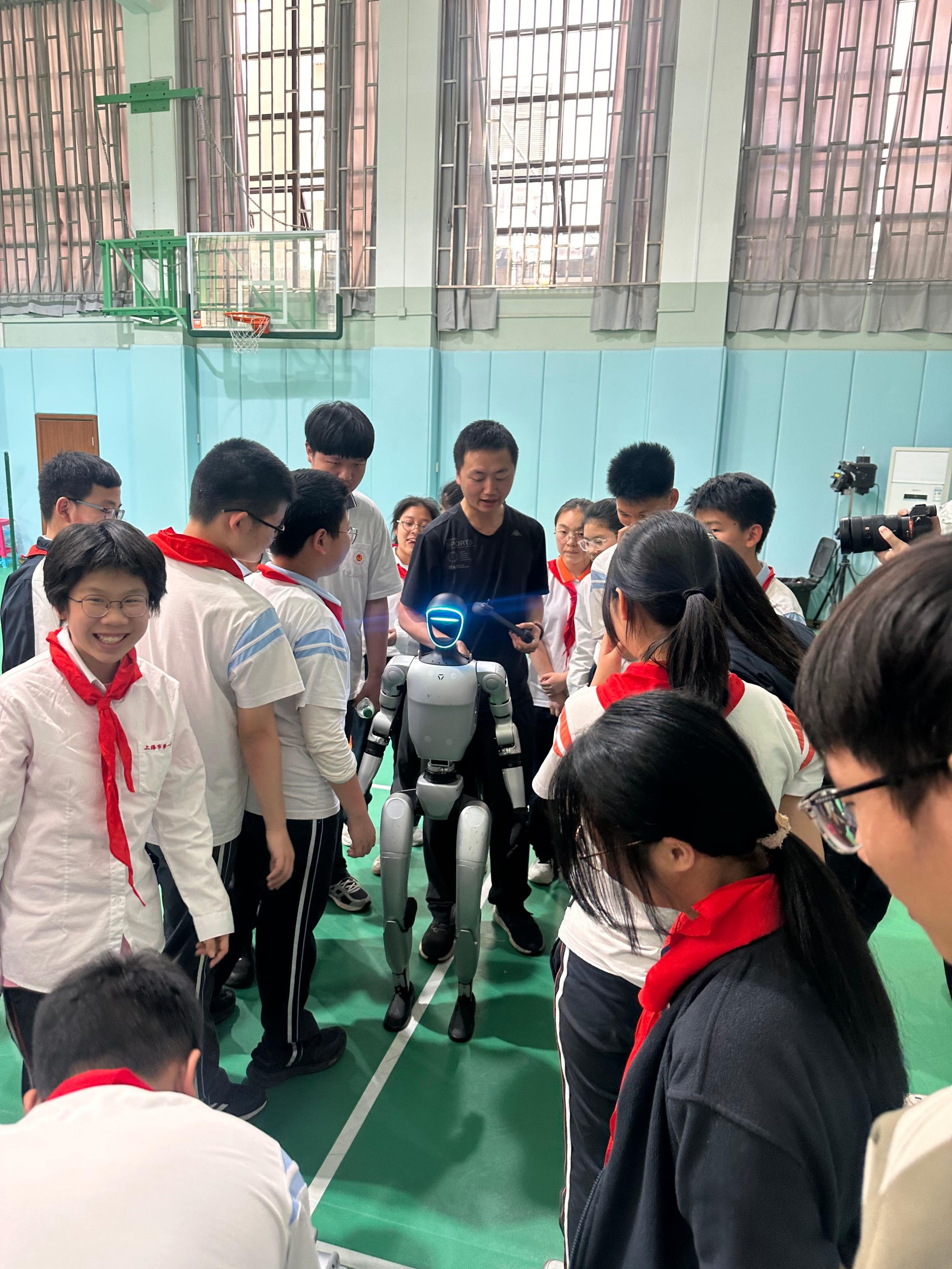 尊龙凯时盘算机学院助力上海市第一中学科技节，，，，共筑科创“梦工厂”-尊龙凯时