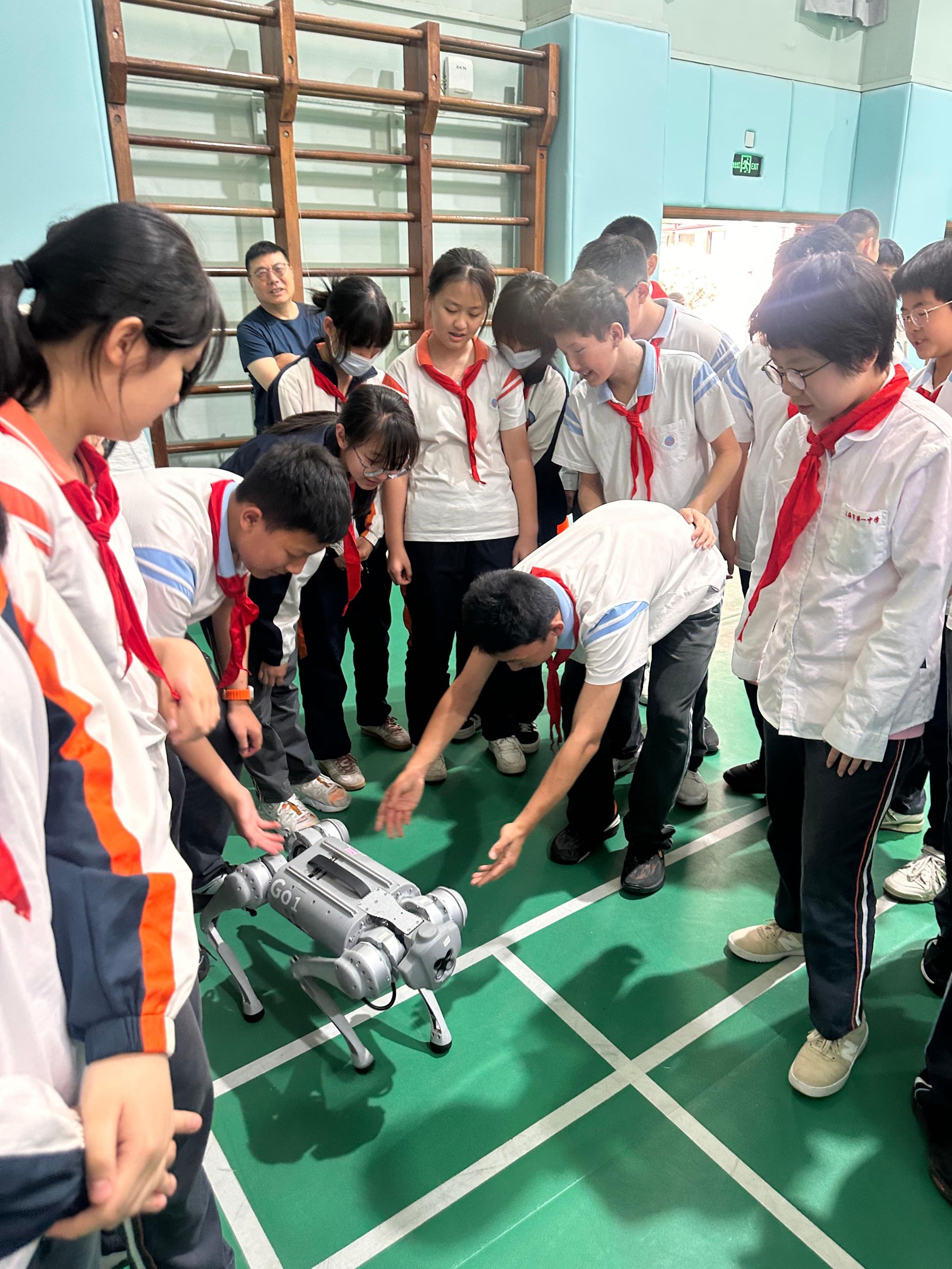 尊龙凯时盘算机学院助力上海市第一中学科技节，，，，共筑科创“梦工厂”-尊龙凯时