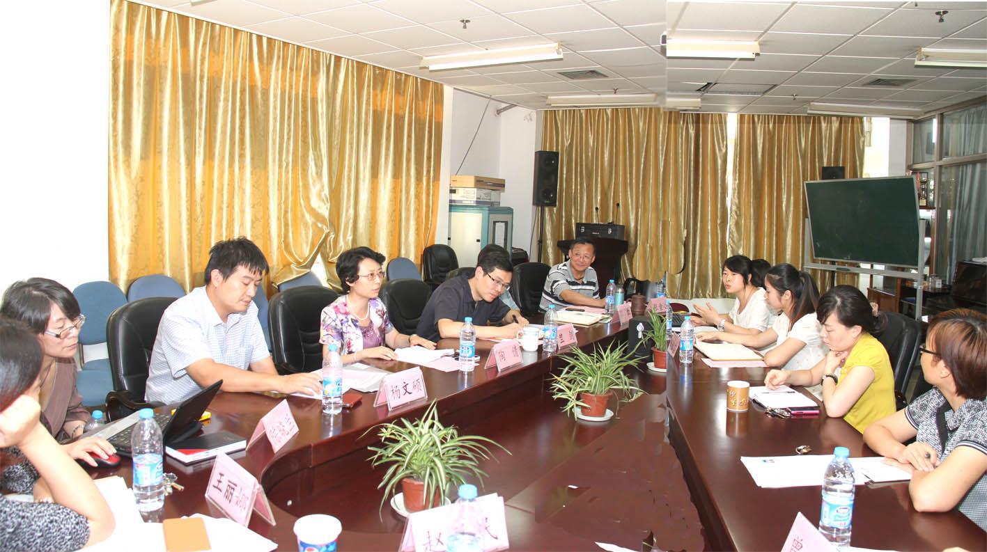“礼堂”变 “课堂”，，，，，学天生 “先生：文学院党的群众蹊径教育集中学习-尊龙凯时