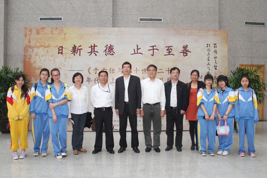 文学院与六十中学、宝山路街道举行共建交流运动-尊龙凯时