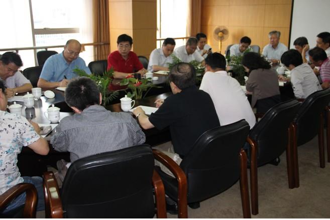 校党委书记于信汇出席机关党委三总支党的群众蹊径教育实践活动事情交流会-尊龙凯时