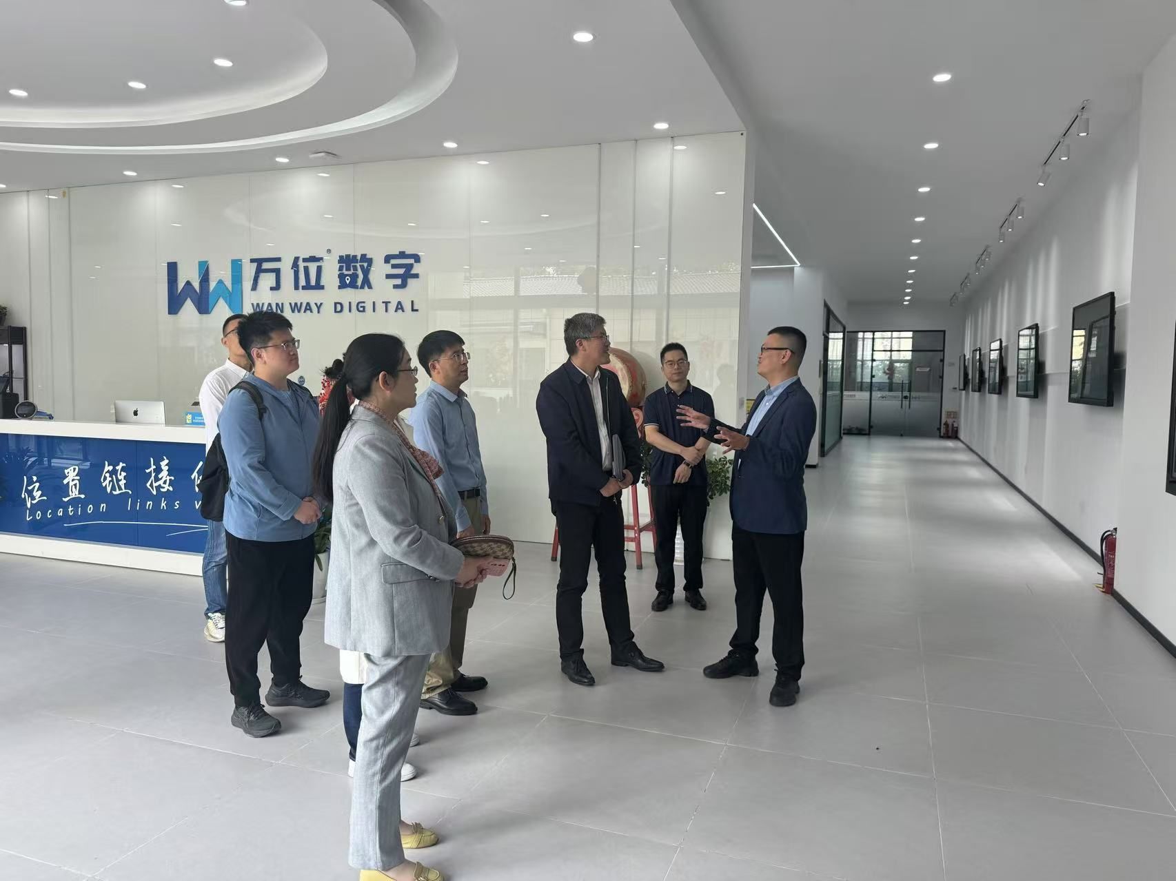 盘算机学院一行赴万位数字旅行交流-尊龙凯时