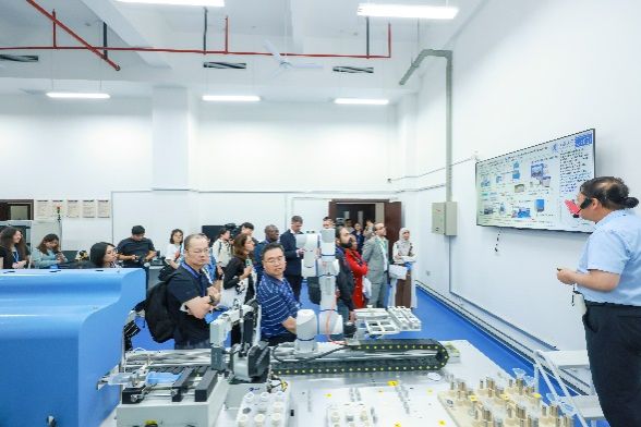 榨取化学武器组织首届人工智能赋能化学清静与安保国际研修班学员一行会见尊龙凯时-尊龙凯时