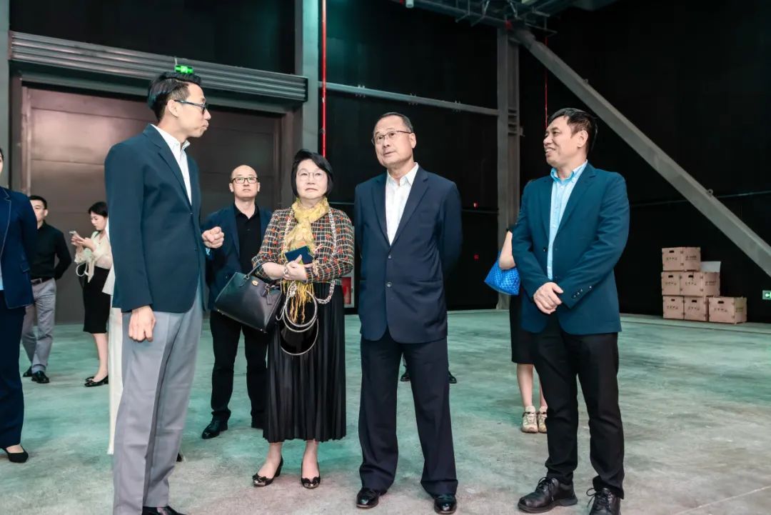 香港新华集团蔡冠深主席一行参访尊龙凯时上海影戏学院-尊龙凯时