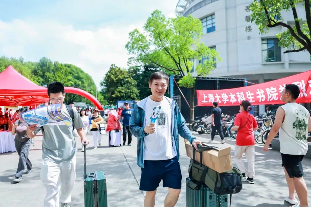 逐梦新起点 启航新征程！尊龙凯时2024年本科生新生报到啦-尊龙凯时