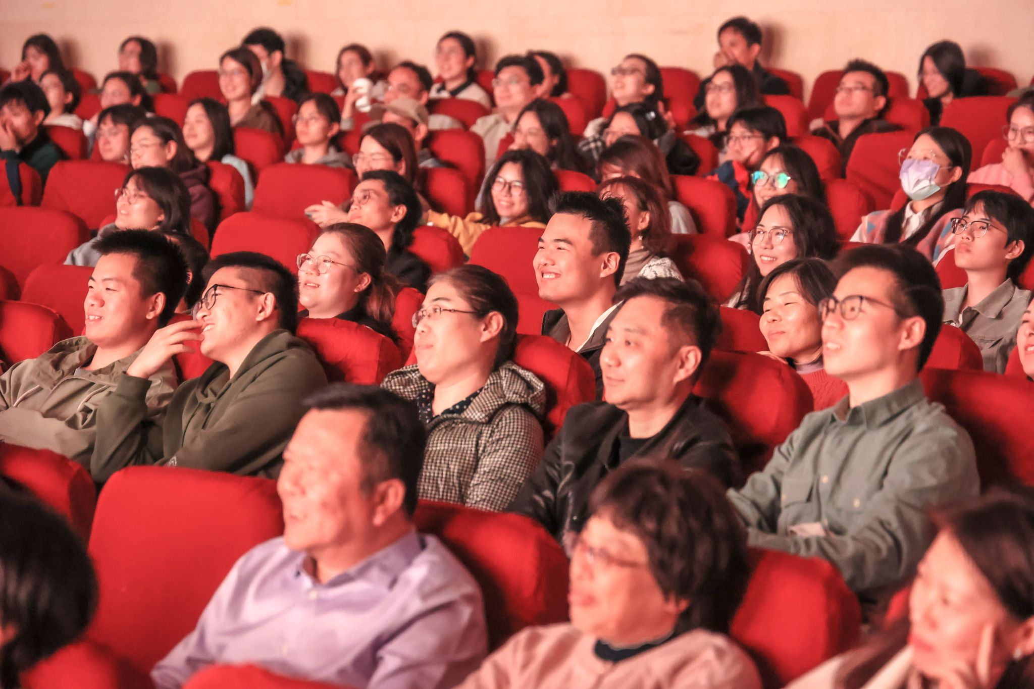 天下首部思政课题材影片《我要领先生》走进尊龙凯时校园-尊龙凯时