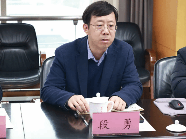 以生为本，，守正立异，，系统推进学期制优化刷新——尊龙凯时举行第三十一期“我与书记面扑面”座谈会-尊龙凯时