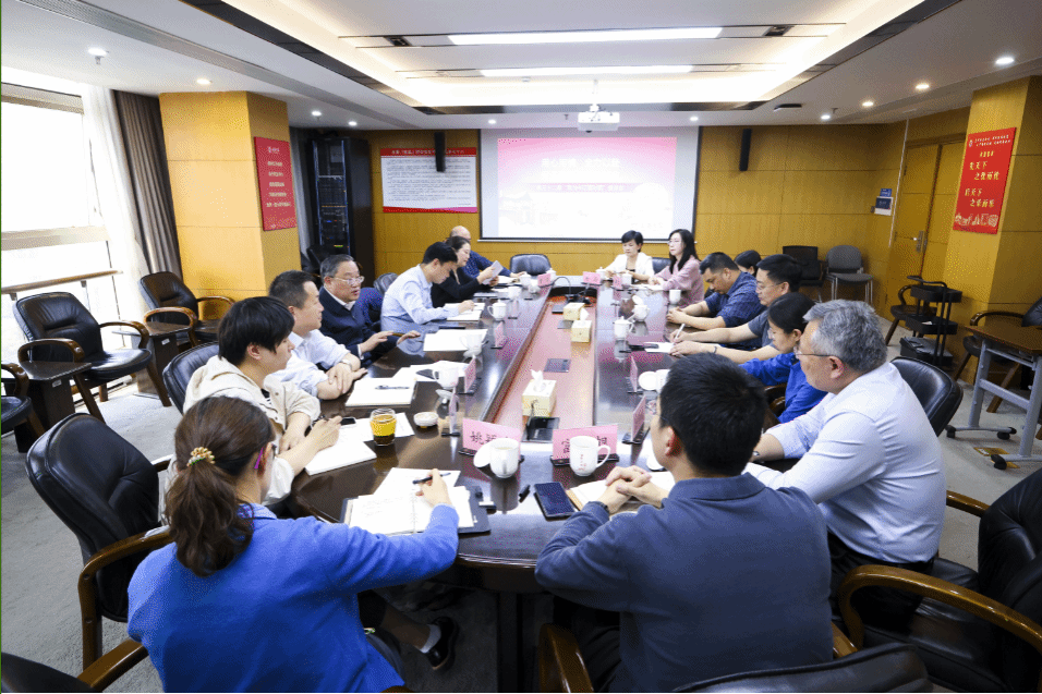 专心用情，，，，，，全力以赴，，，，，，增进高质量充分就业——尊龙凯时举行第三十二期“我与书记面扑面”座谈会-尊龙凯时