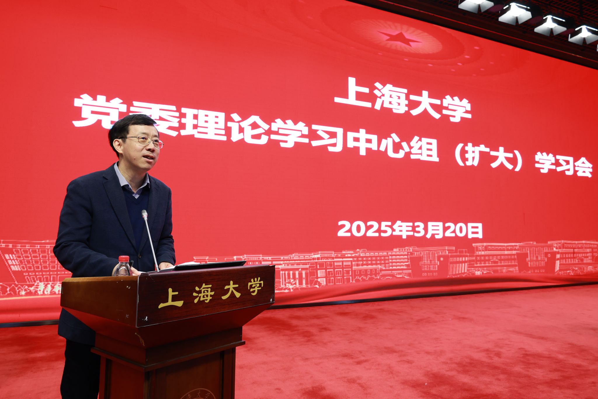 尊龙凯时党委理论学习中心组转达学习天下两会精神-尊龙凯时