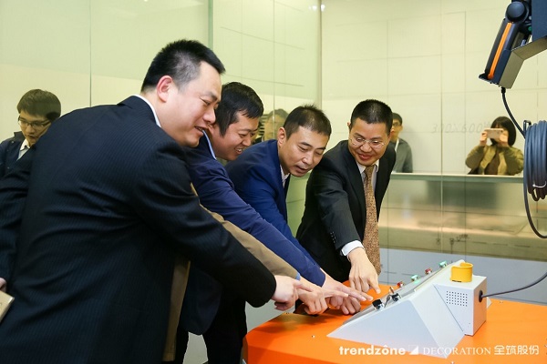 尊龙凯时智能制造及机械人重点实验室研发的装饰施工智能机械人问世-尊龙凯时